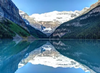 Reisetipps für den Besuch des Banff National Park im Winter Lake Louise im Banff National Park, Kanada.