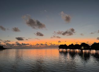 Club Med Malediven: Eintauchen ins Paradies Abendstimmung an den Club Med Wasservillen, Malediven