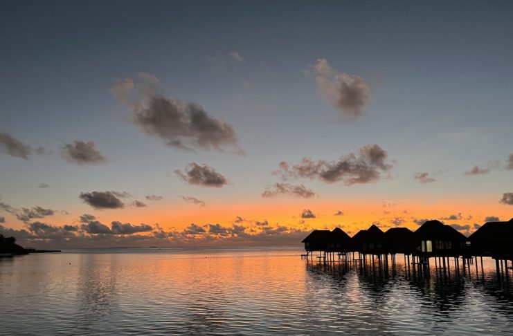 Club Med Malediven: Eintauchen ins Paradies Abendstimmung an den Club Med Wasservillen, Malediven
