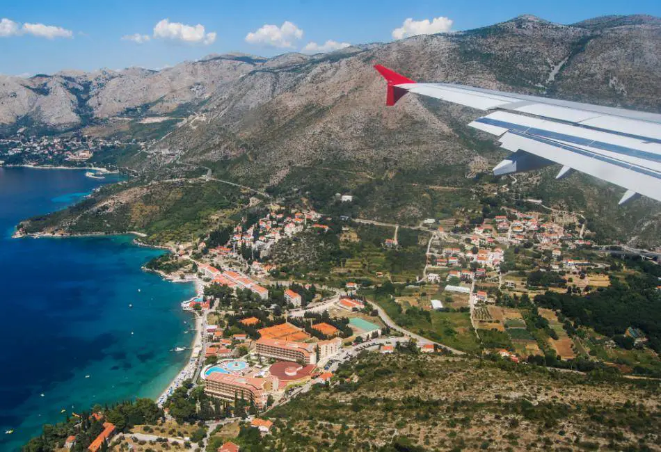 Landeanflug an der Küste in Kroatien.