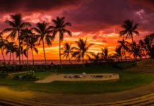 Paradise Cove: Eines der besten Luau auf Oahu, Hawaii Sonnenuntergang am Imu Amphitheater bei Paradise Cove Luau in Oahu, Hawaii