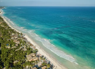 Gründe für eine Reise nach Tulum, Mexiko Küste mit Hotels am Strand von Tulum in Mexiko