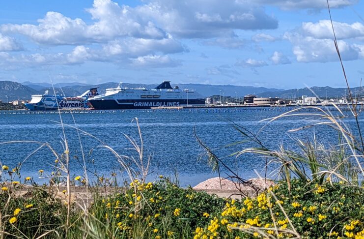 Wie komme ich nach Sardinien? Fähre nach Sardinien, Italien.
