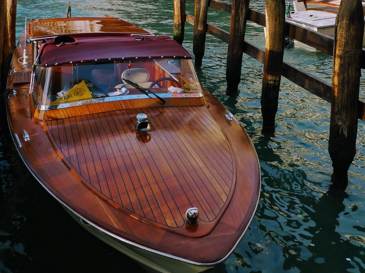 Wassertaxi in Venedig, Italien.