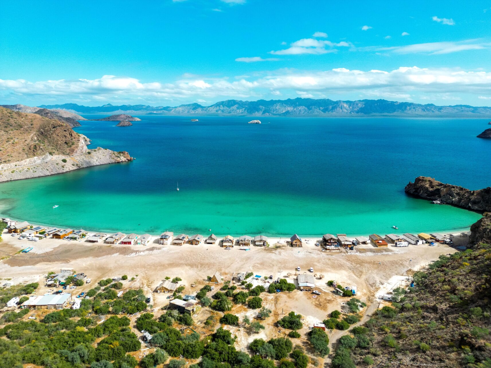 Blick auf die Playa La Burra in der Concepcion Bay in Baja California Sur, Mexiko.