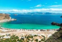 Entdecke die Region Loreto und Baja California Sur, Mexiko Blick auf die Playa La Burra in der Concepcion Bay in Baja California Sur, Mexiko.