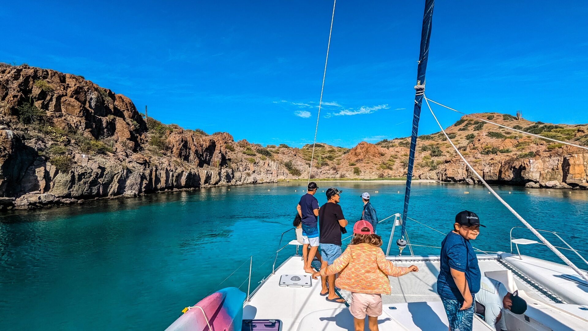 Katamaran-Tour zum Honeymoon Beach auf der Isla Danzante in Baja California Sur, Mexiko.