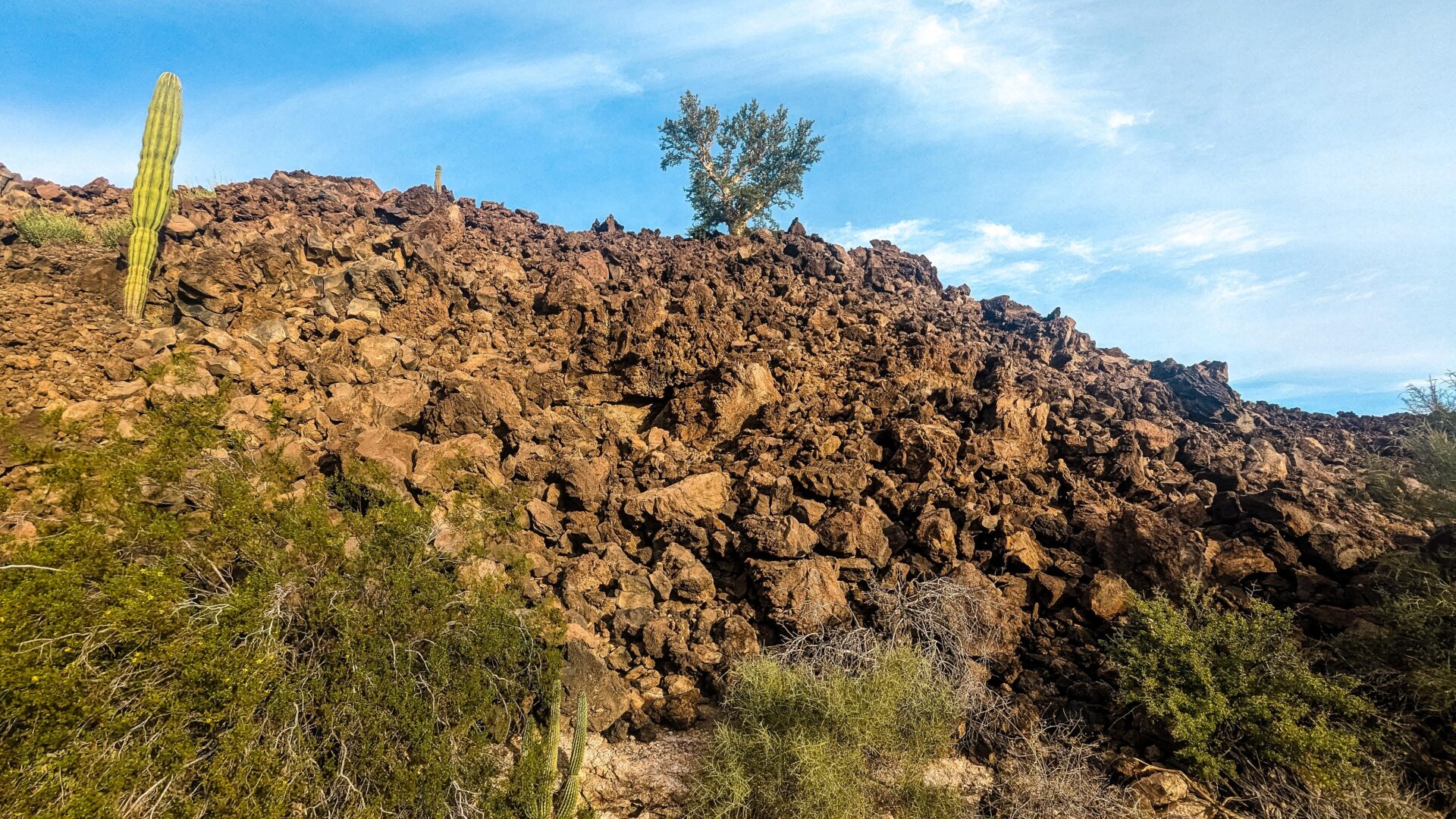 Lavastrom am Vulkan Las Tres Virgenes in Baja California Sur, Mexiko.