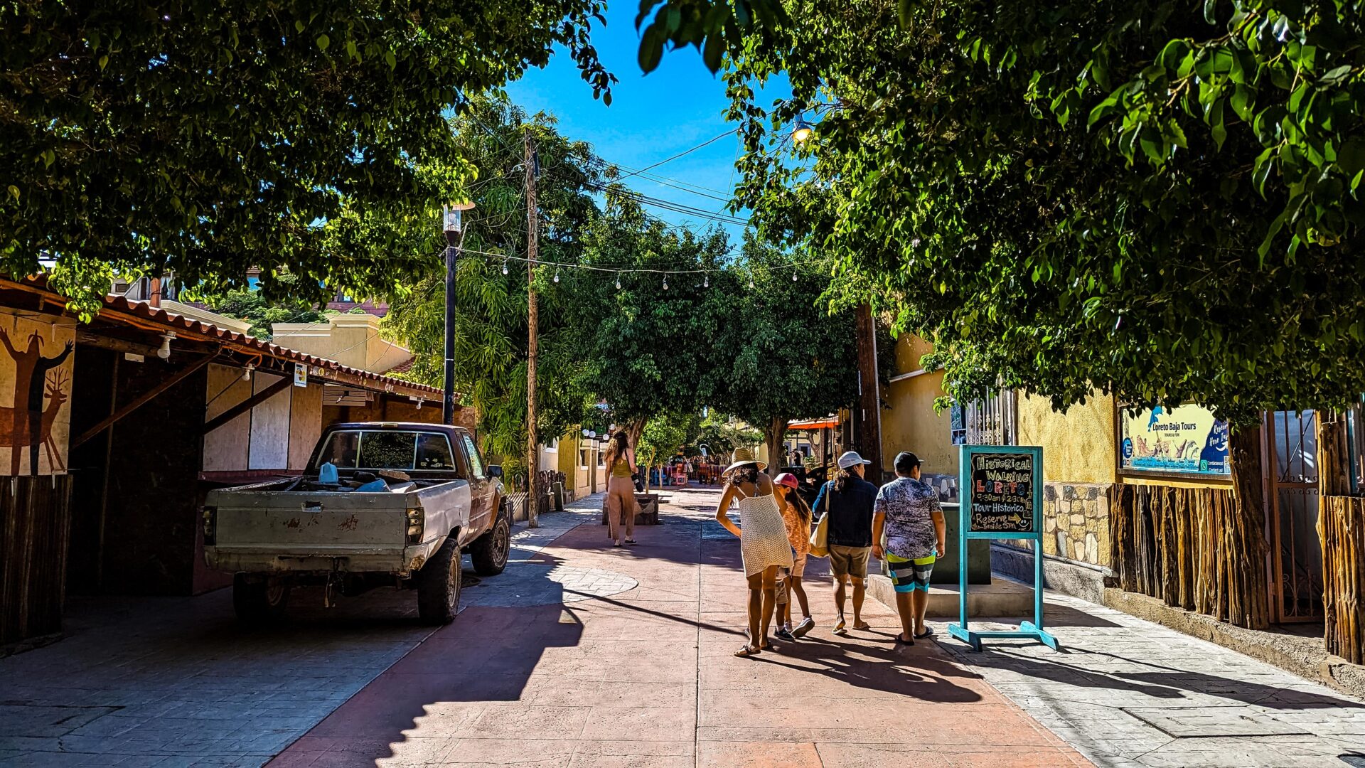 Spaziergang durch Loreto in Baja California Sur, Mexiko.