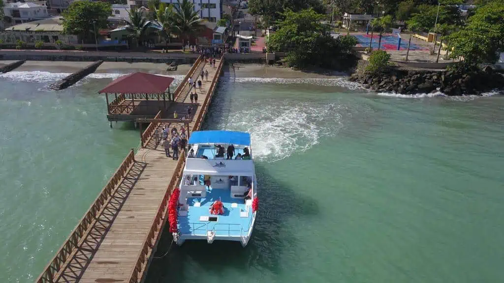 Boot für die Walfangtour in Bayahibe, Dominikanische Republik.