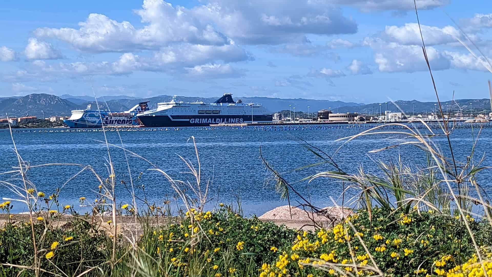 Fähre nach Sardinien, Italien.