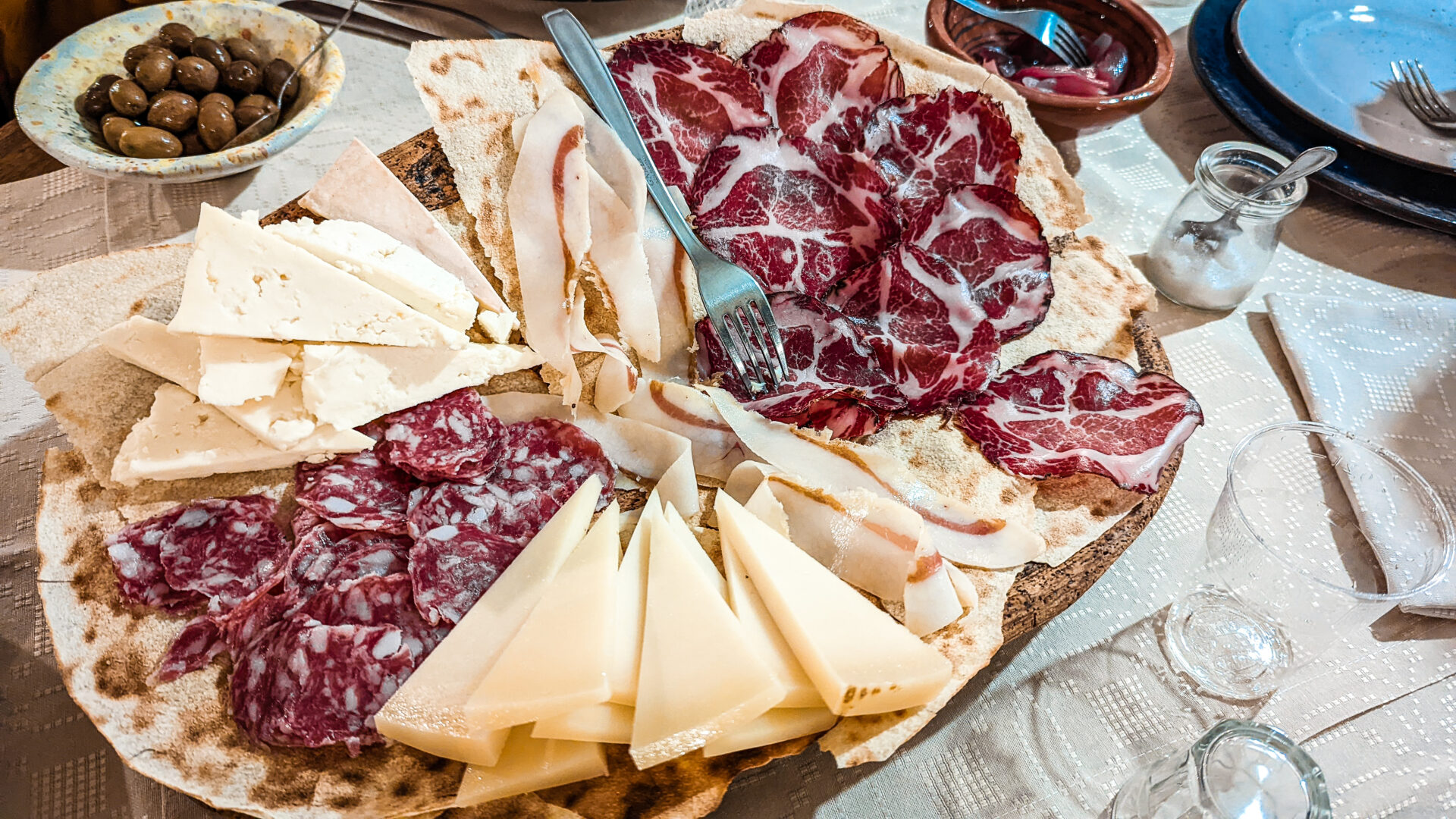 Lokale Spezialitäten aus Sardinien, Italien.