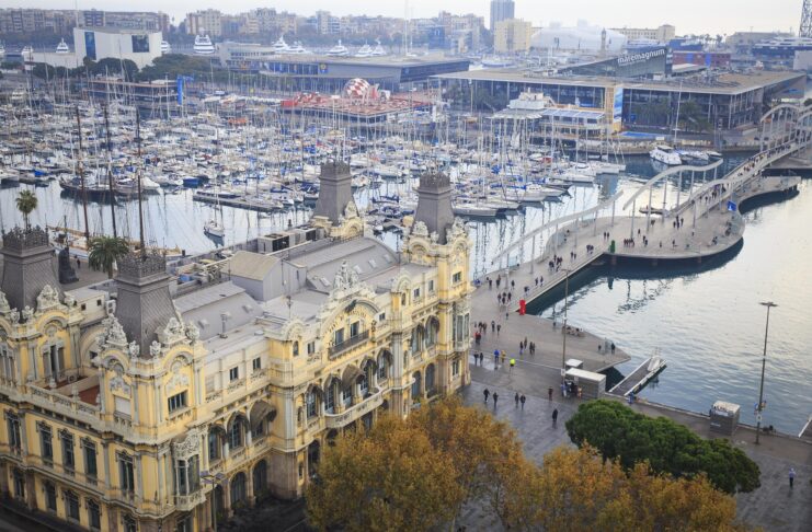 Wie man das spanische Festland und die Inseln in einer Winterreise kombiniert: 10-tägige Reiseroute Yachthafen von Barcelona, Spanien