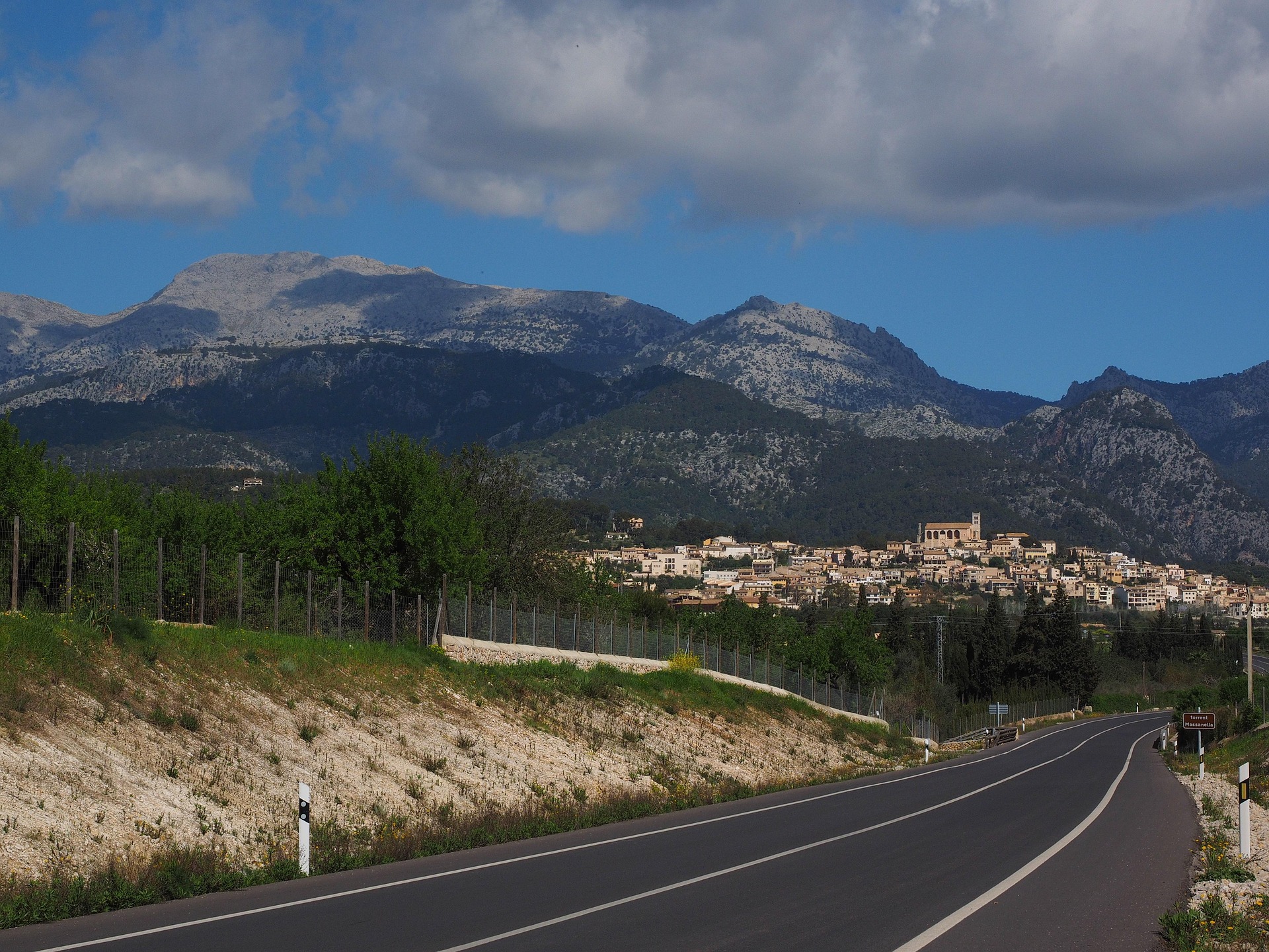 Straße in Tramuntana, Mallorca, Spanien.