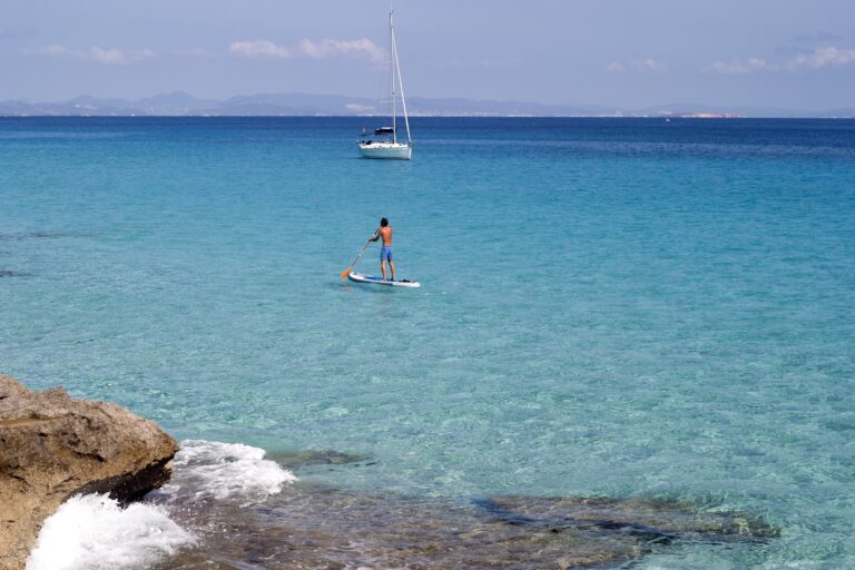 Die Nachbarinsel: Was man bei einem Tagesausflug oder Kurzaufenthalt von Ibiza aus auf Formentera unternehmen kann.