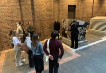 Dark History Walking Tour: Die dunkle Seite australischer Städte entdecken Blick auf eine australische Innenstadt bei Dämmerung, Startpunkt einer Dark History Tour