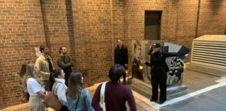 Dark History Walking Tour: Die dunkle Seite australischer Städte entdecken Blick auf eine australische Innenstadt bei Dämmerung, Startpunkt einer Dark History Tour
