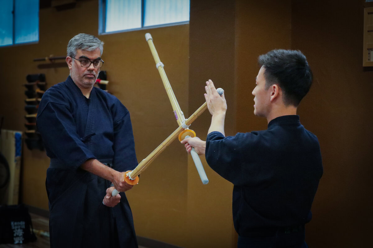 Schüler in einem Kendo-Dojo in Tokio