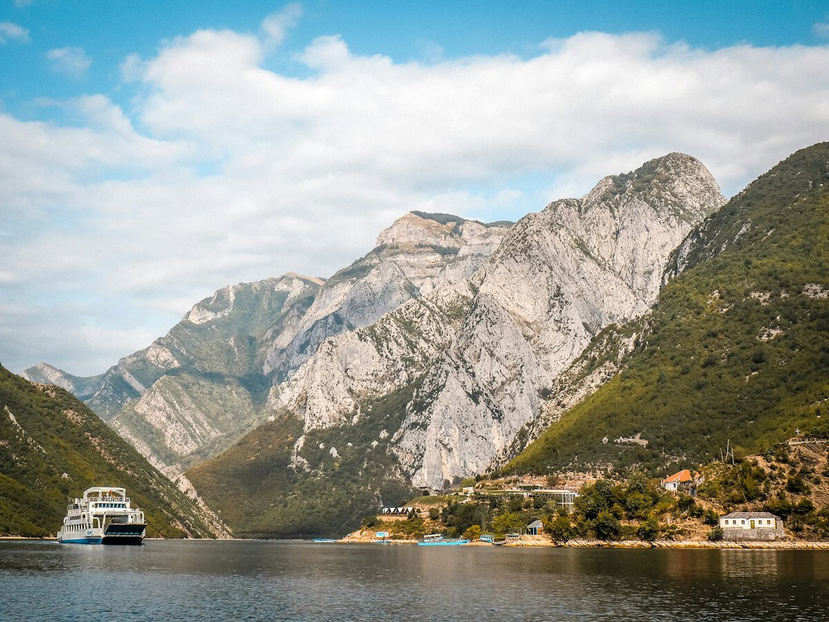 Komani-See, Albanien