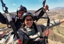 Zhetysu in Kasachstan: Die Abenteuerregion, die ich völlig unterschätzt habe Paragleiten über der Landschaft von Zhetysu, Kasachstan