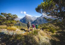 3 Tage auf Fiordlands Great Walks: Geführte Tour ab Te Anau Der Routeburn Track führt durch die beeindruckende Bergkulisse Fiordlands.