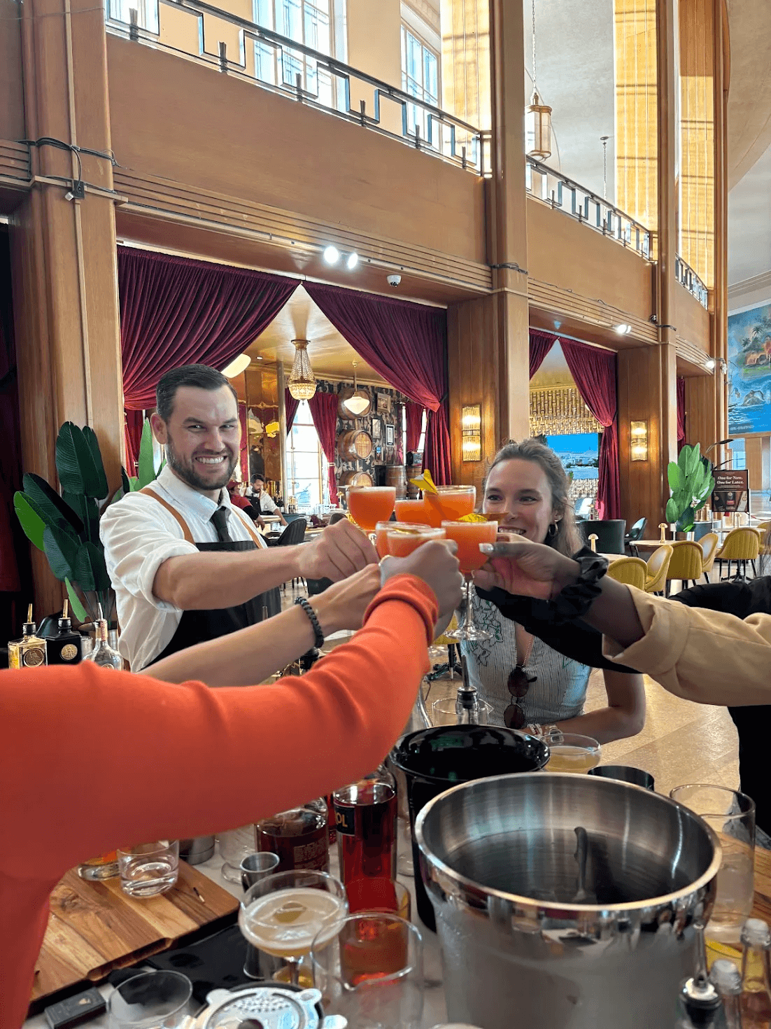 Whiskey Cocktail Classes in der Gold Bar Distillery auf Treasure Island